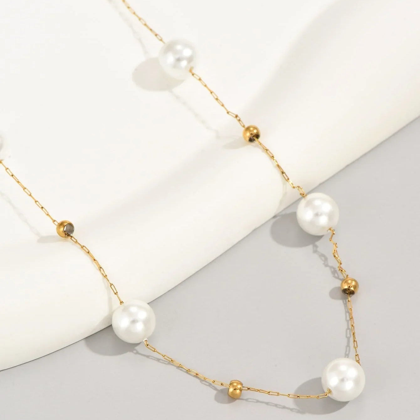 Collar Biarritz | Gargantilla de Perlas Flotantes