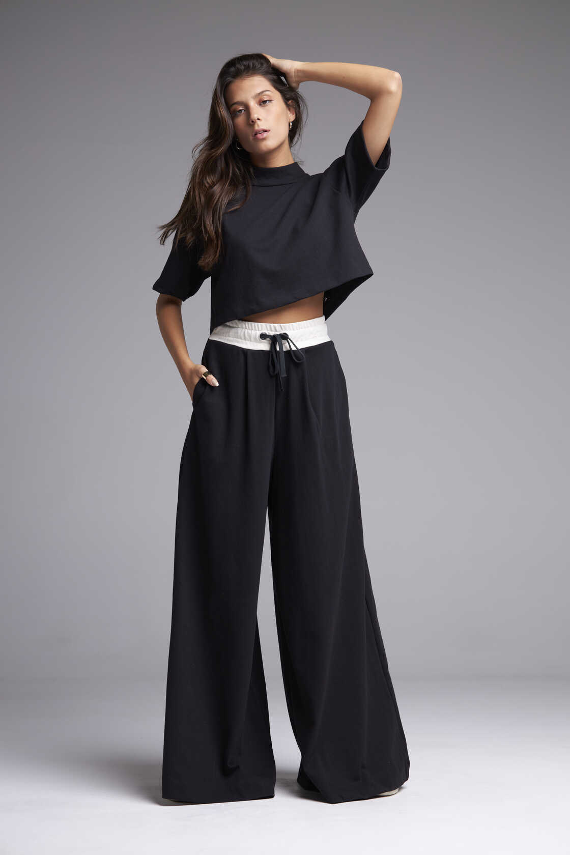 Cropped Harmonia Negro