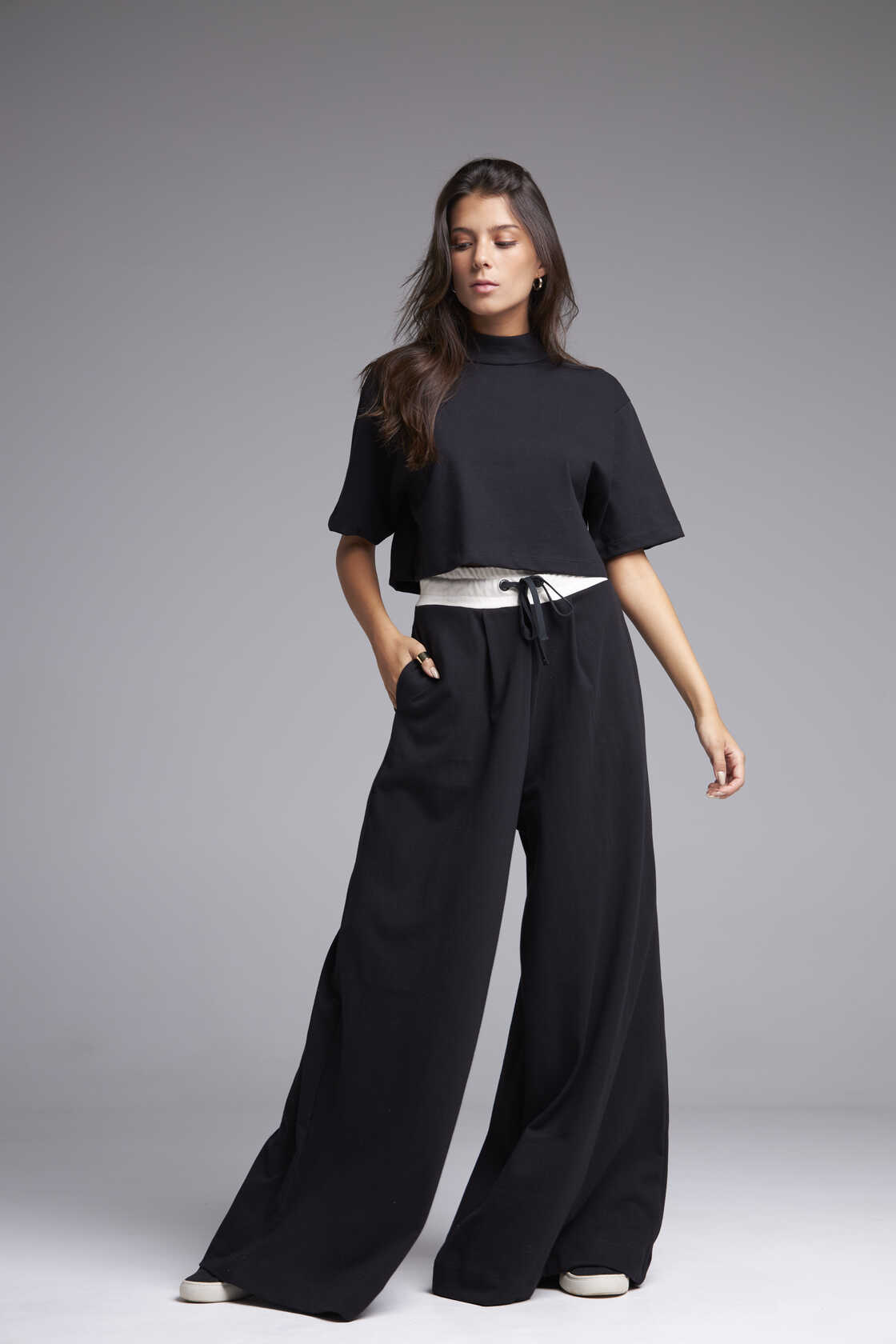 Cropped Harmonia Negro