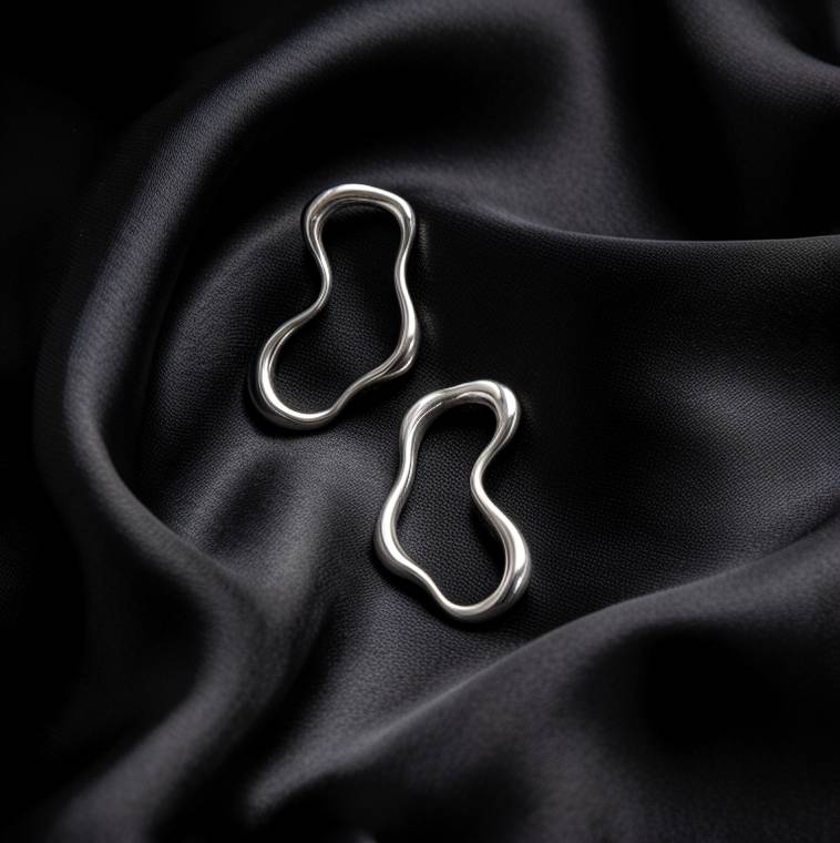 Pendientes Fluid Gold: Diseño Abstracto Gold