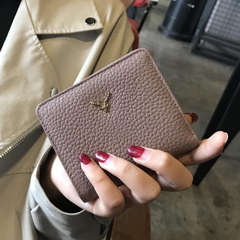 Cartera Compacta Roseli en Cuero Auténtico